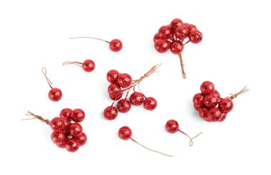 Beyaz arka planda dekoratif meyveler