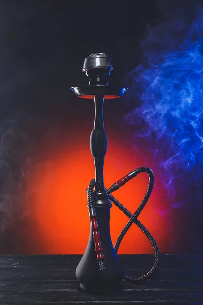 Hookah Com Fumaça Fundo Escuro — Fotografia de Stock