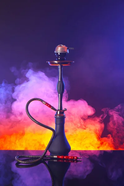 Hookah Com Fumaça Fundo Escuro — Fotografia de Stock