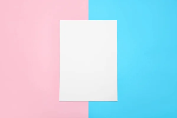 Hoja Papel Blanco Sobre Fondo Color —  Fotos de Stock