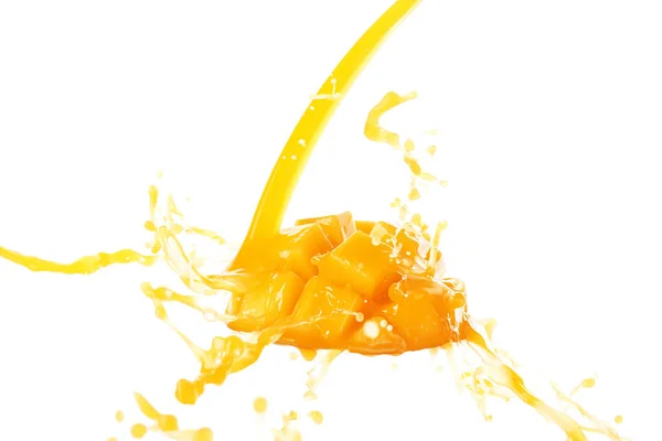 新鲜芒果和白底果汁飞溅 — 图库照片
