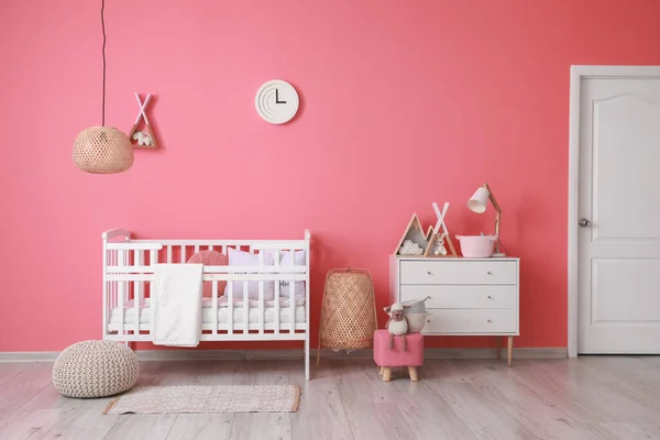 Interieur Van Moderne Kinderkamer Met Comfortabel Bed Ladekast — Stockfoto