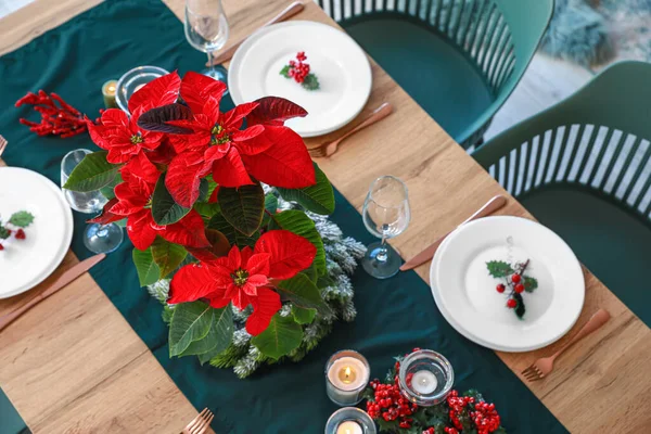 Apparecchiatura Tavola Natale Con Poinsettia Soggiorno — Foto Stock