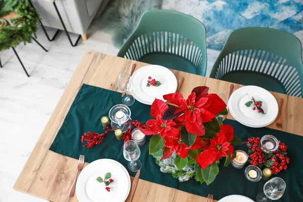 Christmas Table Setting Poinsettia Living Room — Stock Photo, Image
