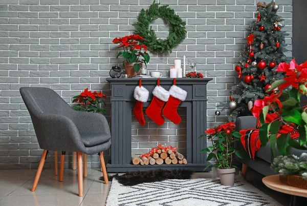 Interno Del Soggiorno Con Camino Decorato Natale — Foto Stock