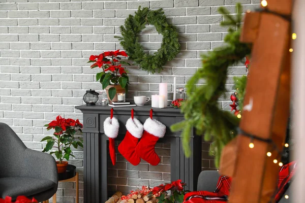 Chimenea Decorada Para Navidad Salón —  Fotos de Stock