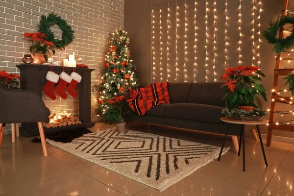 Interior Sala Estar Com Lareira Decorada Para Natal — Fotografia de Stock