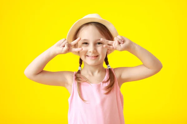 Portrait Stylish Little Girl Showing Victory Gesture Color Background — Stock Photo, Image