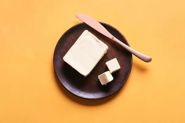 Placa Com Manteiga Fresca Fundo Cor — Fotografia de Stock