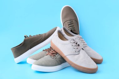 Renkli erkek ayakkabıları