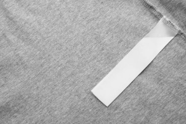 Giysilerdeki etiketin yakın görüntüsü