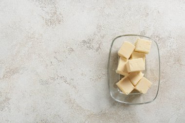 Cam kase ve taze tereyağı.