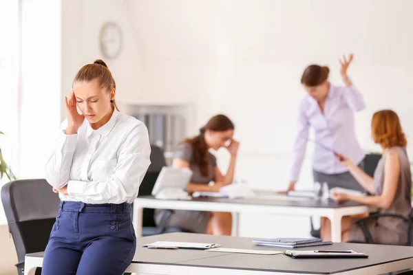 Stressed Woman Headache Noisy People Office — Stock Photo, Image