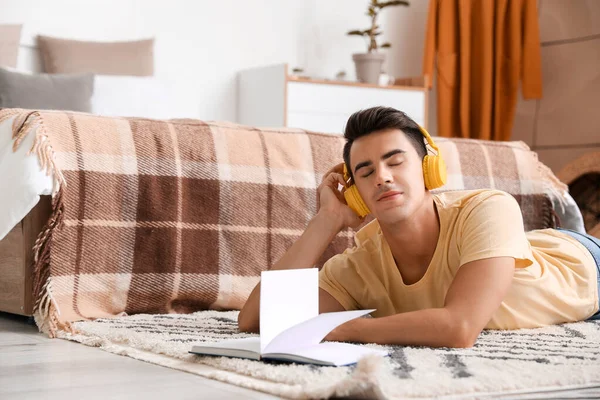 Young Man Listening Music Bedroom Home — Stock Photo, Image