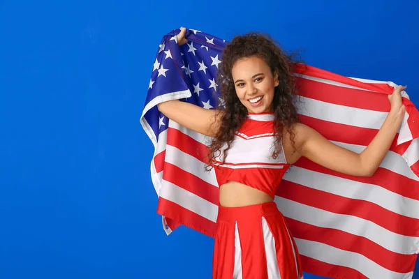 Hermosa Animadora Joven Con Bandera Fondo Color — Foto de Stock