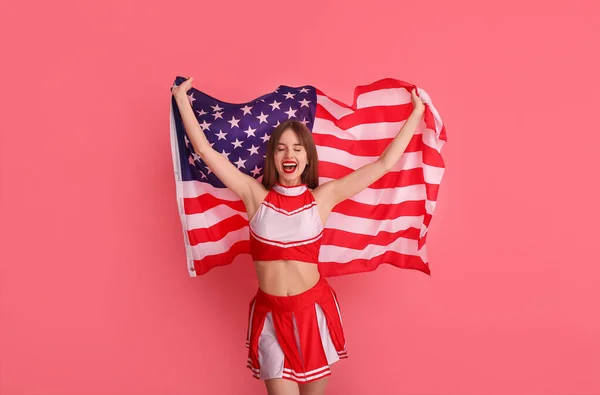 Прекрасний Молодий Чирлідер Американським Прапором Кольоровому Тлі — стокове фото