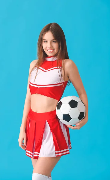 Schöne Junge Cheerleader Mit Fußball Auf Farbigem Hintergrund — Stockfoto