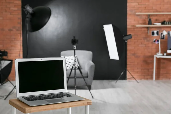 Modern Laptop Photo Studio — Stock Photo, Image