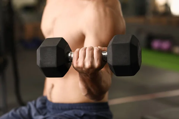 Bonito Homem Musculoso Formação Ginásio — Fotografia de Stock