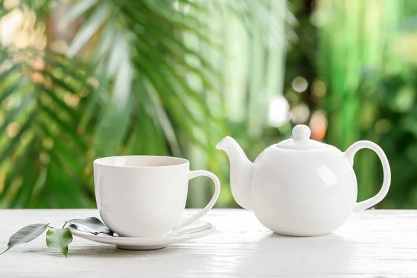 Cup Green Tea Teapot Table Blurred Background — Stock Photo, Image