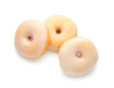 Beyaz arka planda izole edilmiş lezzetli çörekler.