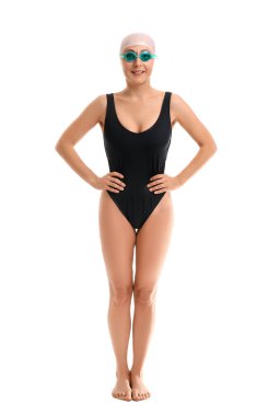 Beyaz arkaplanda kadın yüzücü