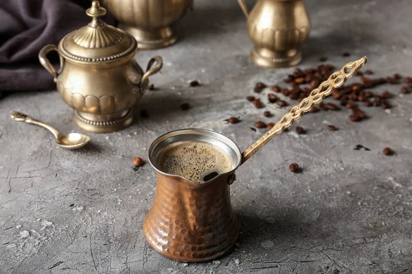Türkischer Kaffee Cezve Auf Dem Tisch — Stockfoto