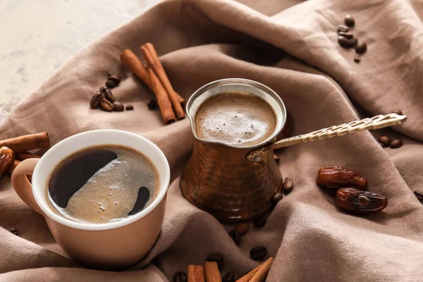 Cezve Xícara Café Canela Tâmaras Mesa — Fotografia de Stock