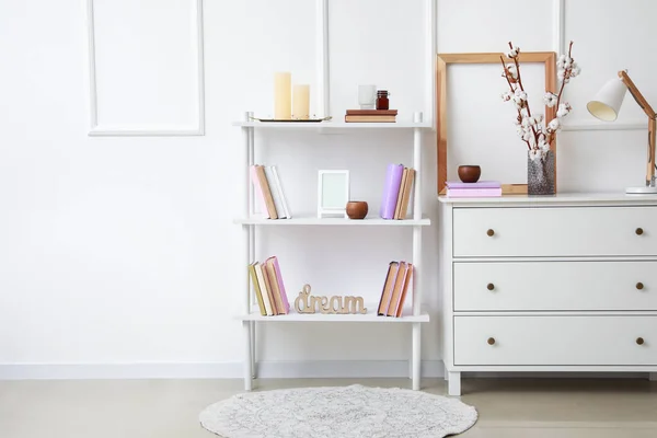 Interior Modern Room Shelving Unit Commode Books — Stock Photo, Image