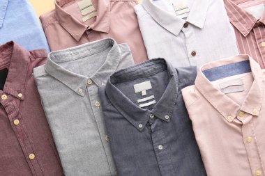 Arka plan olarak katlanmış erkek gömleği