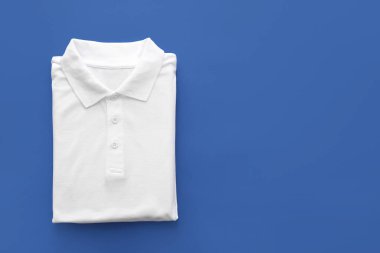 Katlanmış polo tişörtü renk arkaplanı