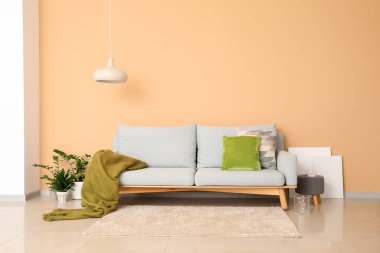 Modern oturma odasının içi.