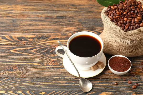 Sammansättning Med Kopp Kaffe Trä Bakgrund — Stockfoto