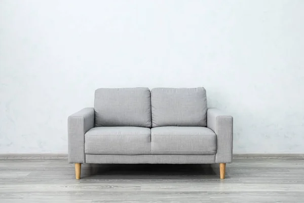 Stilvolles Gemütliches Sofa Der Nähe Der Lichtwand — Stockfoto