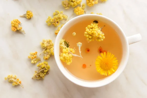 Κύπελλο Floral Τσάι Στο Φως Φόντο — Φωτογραφία Αρχείου