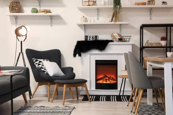 Interieur Des Modernen Speisesaals Mit Kamin — Stockfoto