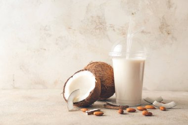 Masada hindistan cevizi sütü var.