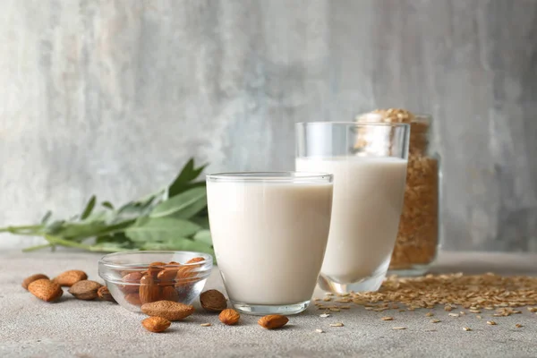 Masada Bir Bardak Lezzetli Vegan Sütü — Stok fotoğraf