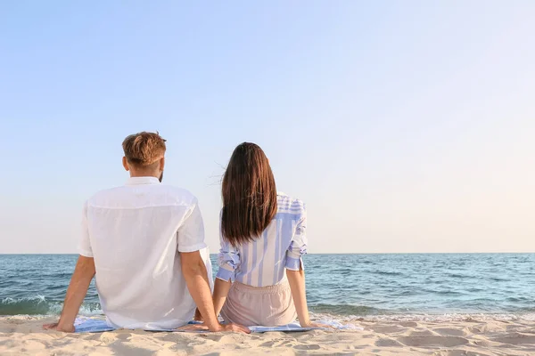 Happy Young Couple Sea Beach — Stock Photo, Image