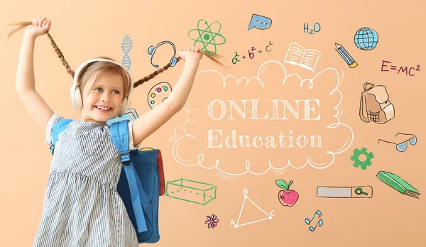 Tekst Edukacja Online Cute Little Uczennica Tle Koloru — Zdjęcie stockowe