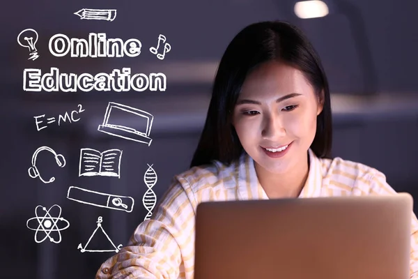 Tekst Edukacja Online Młody Student Azjatycki Laptopem Domu — Zdjęcie stockowe