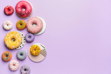 Renkli arkaplanda tatlı çörekler