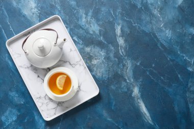 Çaydanlık tepsisi ve fincanın renk arkaplanı