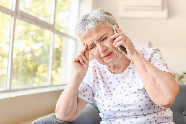 Stressed Senior Woman Talking Mobile Phone Home — Stock Fotó