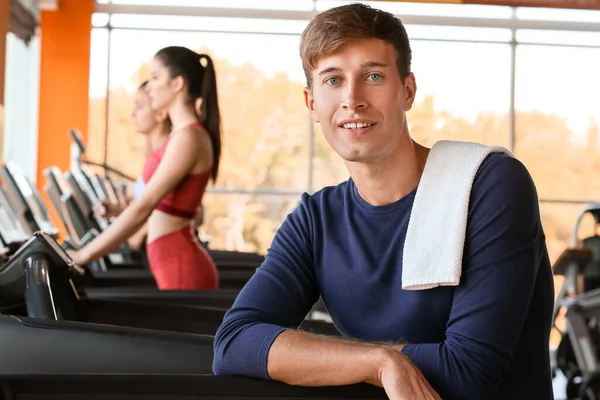 Young Man Resting Training Treadmill Gym — Stock Photo, Image