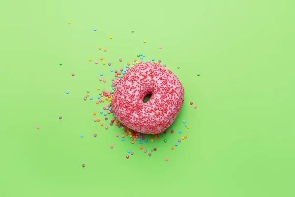 Süßer Donut Auf Farbigem Hintergrund — Stockfoto