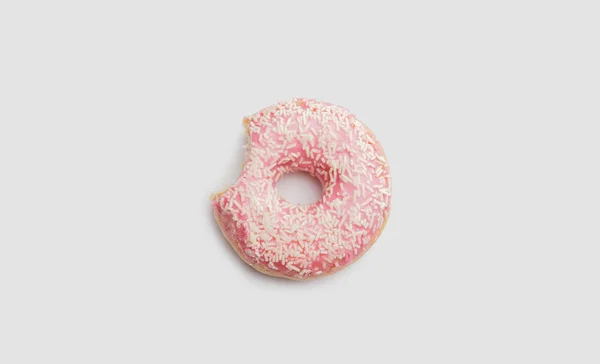 Doce Donut Mordido Fundo Branco — Fotografia de Stock