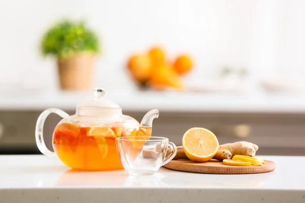 Théière Tasse Plateau Avec Citron Gingembre Sur Table — Photo