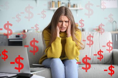 Evdeki endişeli genç kadın.