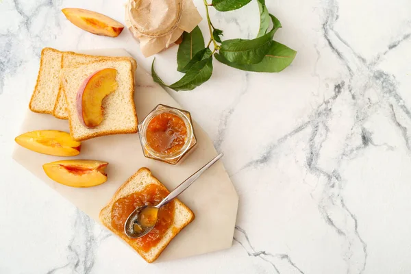 Bread Tasty Peach Jam Light Background — Stock Photo, Image